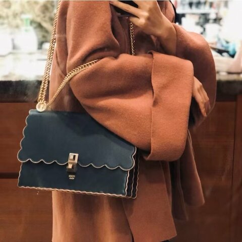 Fendi Kanl系列鏈條包 黑色金扣 牛皮 25*18*5 98新配件塵袋 肩帶 鏈條