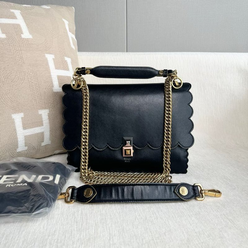 Fendi Kanl系列鏈條包 黑色金扣 牛皮 25*18*5 98新配件塵袋 肩帶 鏈條-2