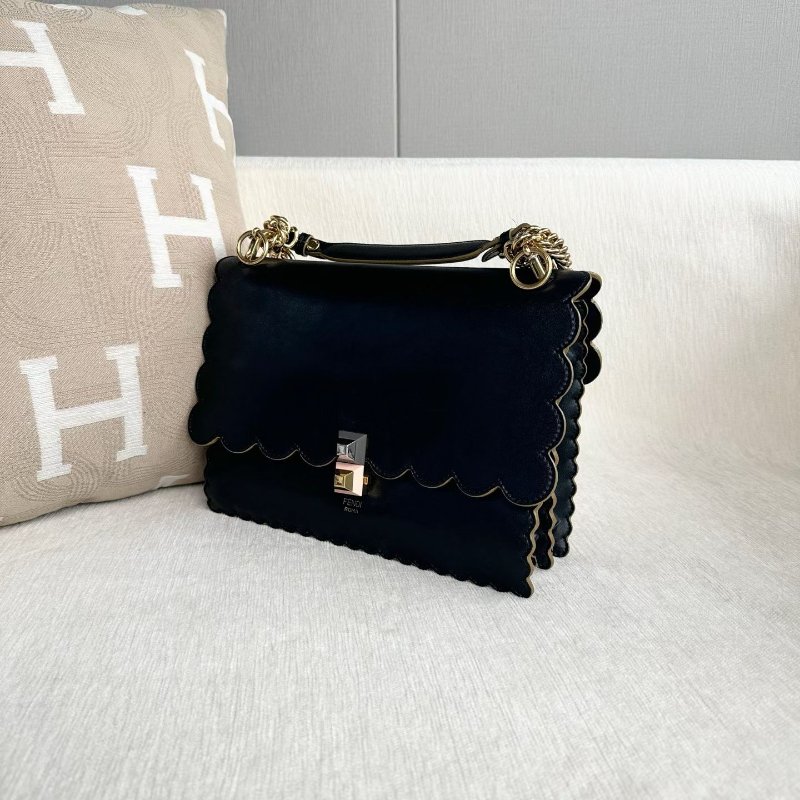Fendi Kanl系列鏈條包 黑色金扣 牛皮 25*18*5 98新配件塵袋 肩帶 鏈條-3
