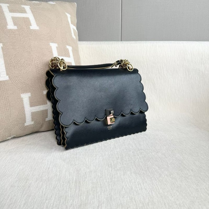 Fendi Kanl系列鏈條包 黑色金扣 牛皮 25*18*5 98新配件塵袋 肩帶 鏈條-4
