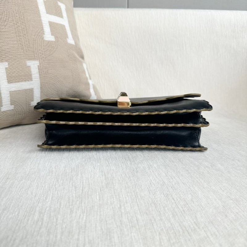 Fendi Kanl系列鏈條包 黑色金扣 牛皮 25*18*5 98新配件塵袋 肩帶 鏈條-5