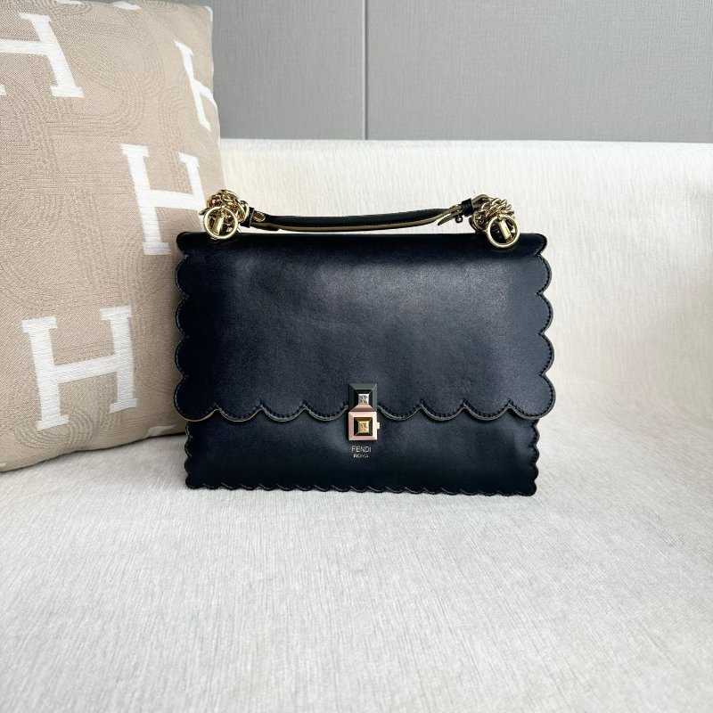 Fendi Kanl系列鏈條包 黑色金扣 牛皮 25*18*5 98新配件塵袋 肩帶 鏈條-6