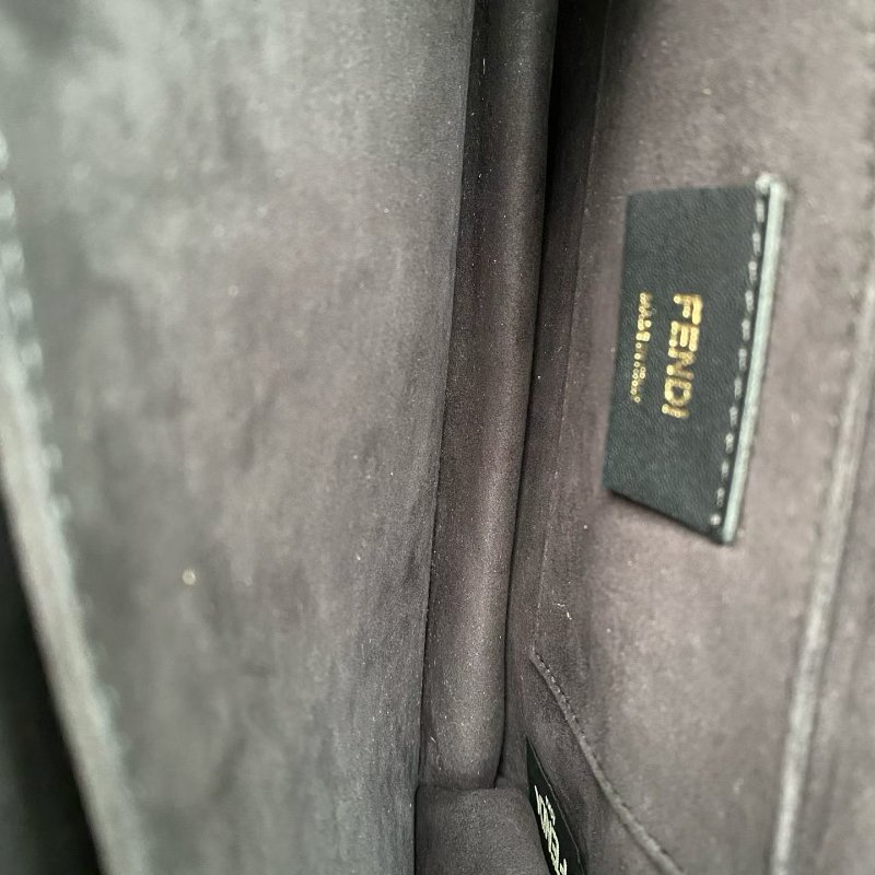 Fendi Kanl系列鏈條包 黑色金扣 牛皮 25*18*5 98新配件塵袋 肩帶 鏈條-7
