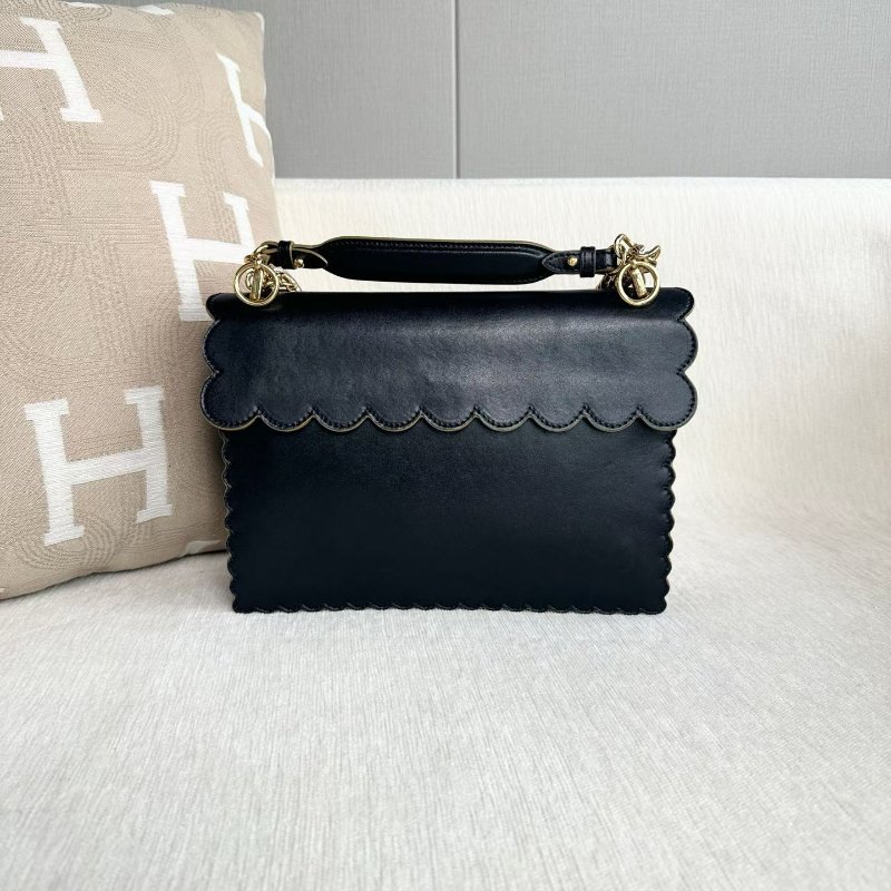 Fendi Kanl系列鏈條包 黑色金扣 牛皮 25*18*5 98新配件塵袋 肩帶 鏈條-8