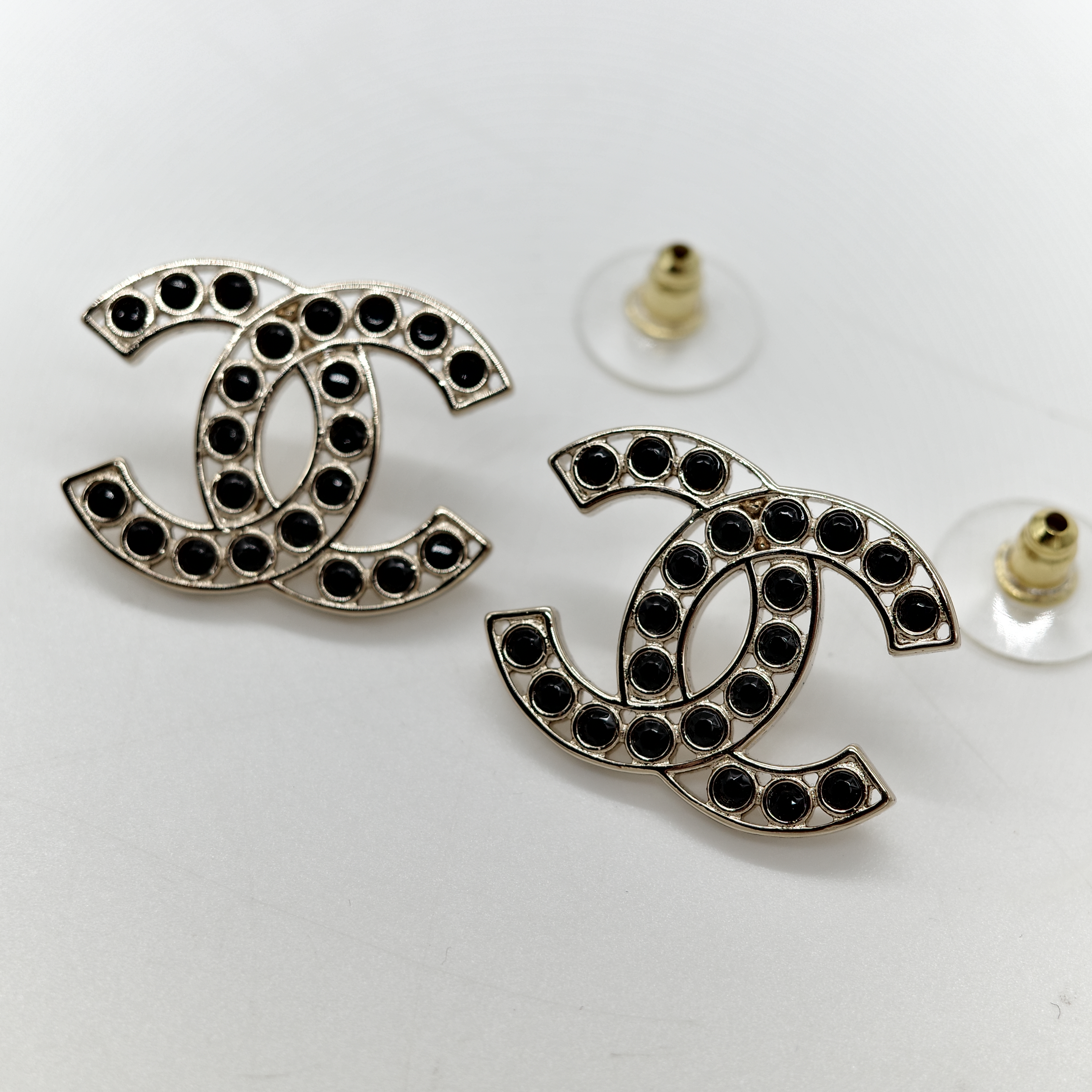 Chanel香奈兒 CC Logo 黑水鑽 耳針 耳環-5