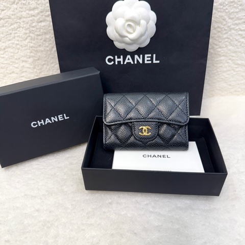 香奈兒CHANEL黑色粒紋牛皮金釦Classic下蓋卡包AP0214