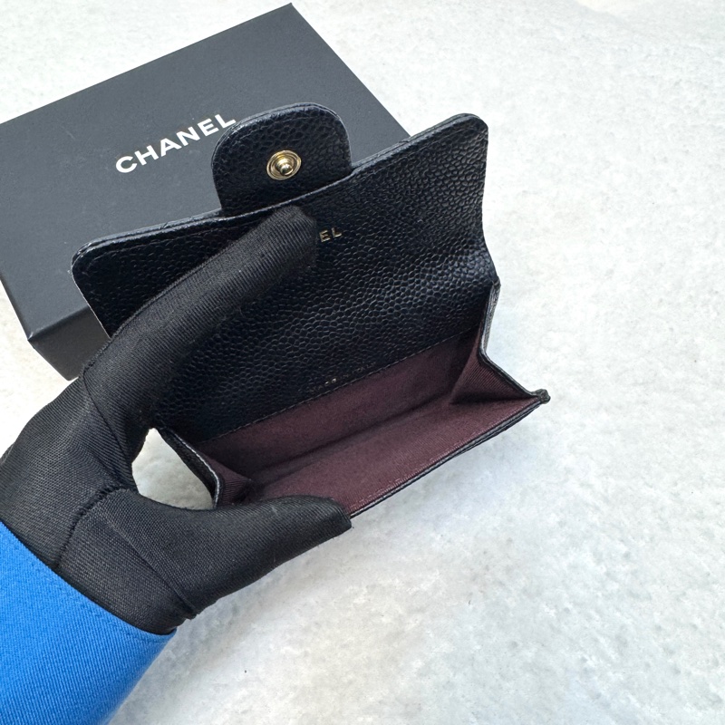 香奈兒CHANEL黑色粒紋牛皮金釦Classic下蓋卡包AP0214-8