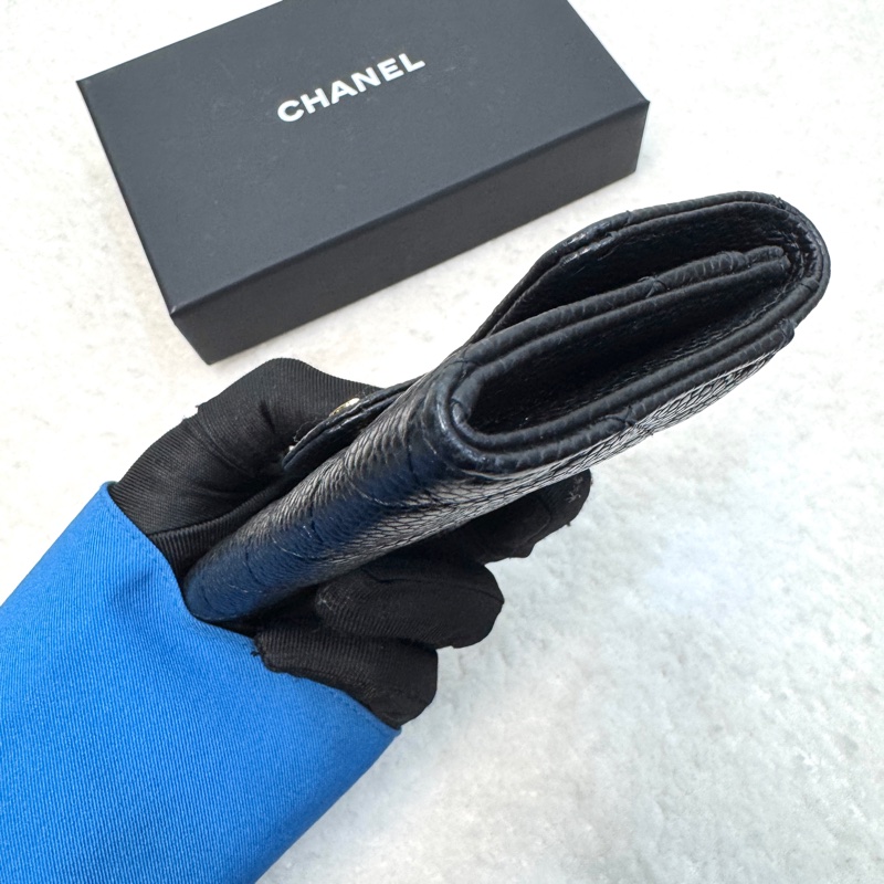 香奈兒CHANEL黑色粒紋牛皮金釦Classic下蓋卡包AP0214-11