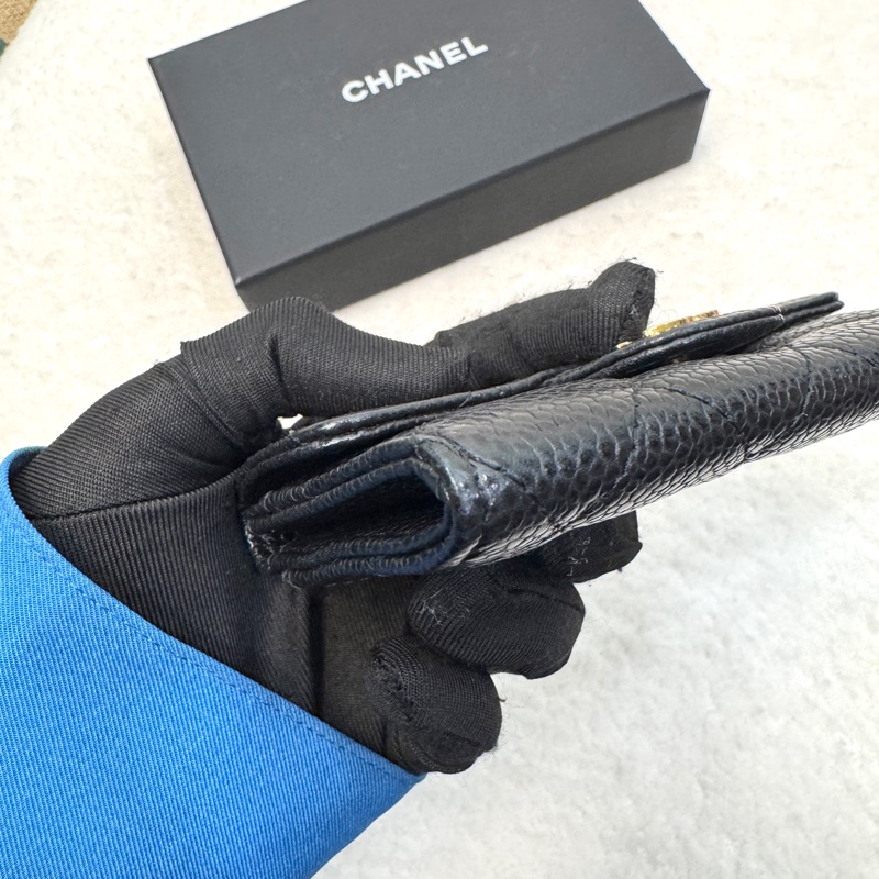 香奈兒CHANEL黑色粒紋牛皮金釦Classic下蓋卡包AP0214-12