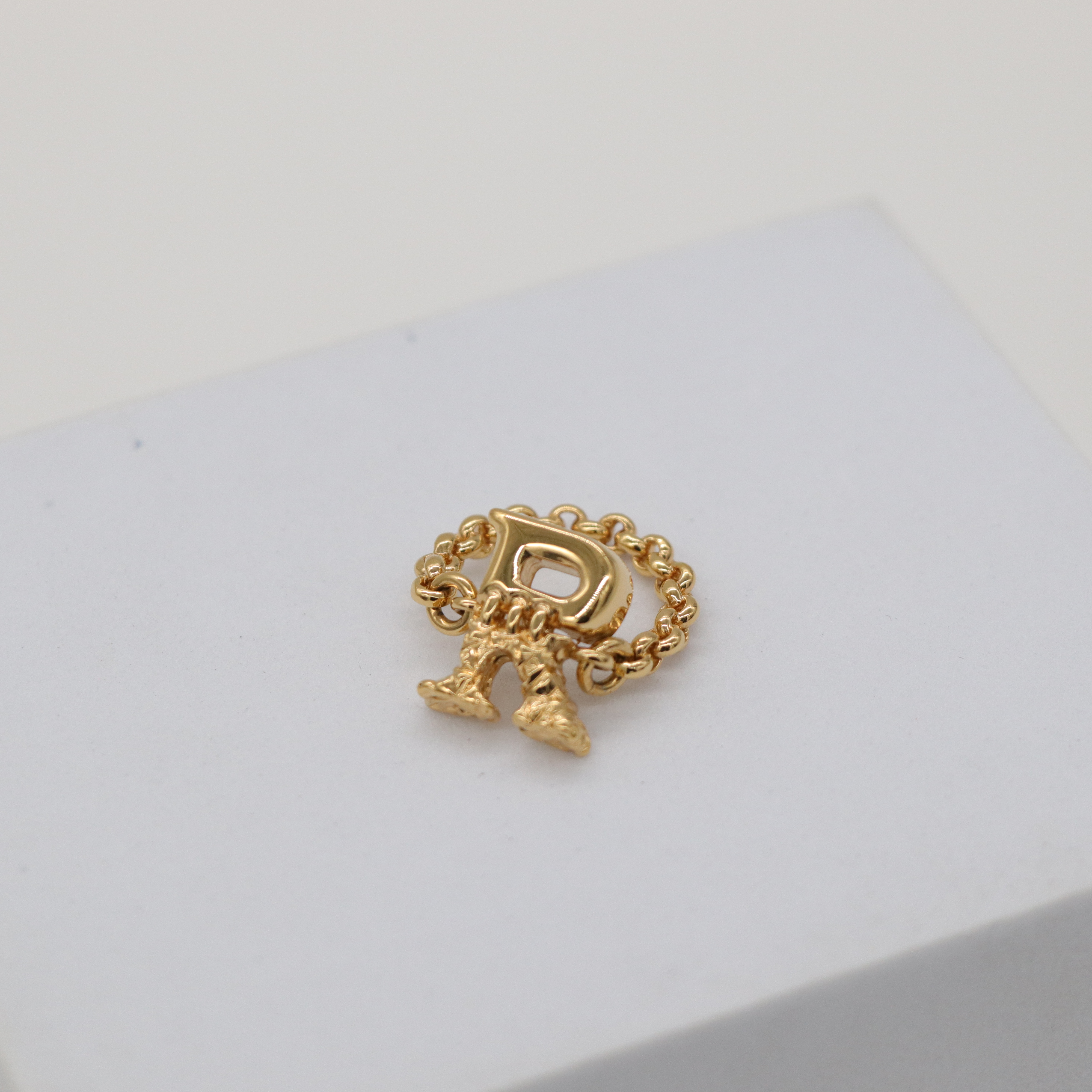 Chloe 金色R Alphabet 戒指 國際圍50-1