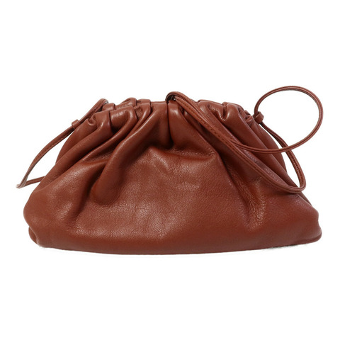 BOTTEGA VENETA 牛皮皮革The Mini Pouch肩背袋