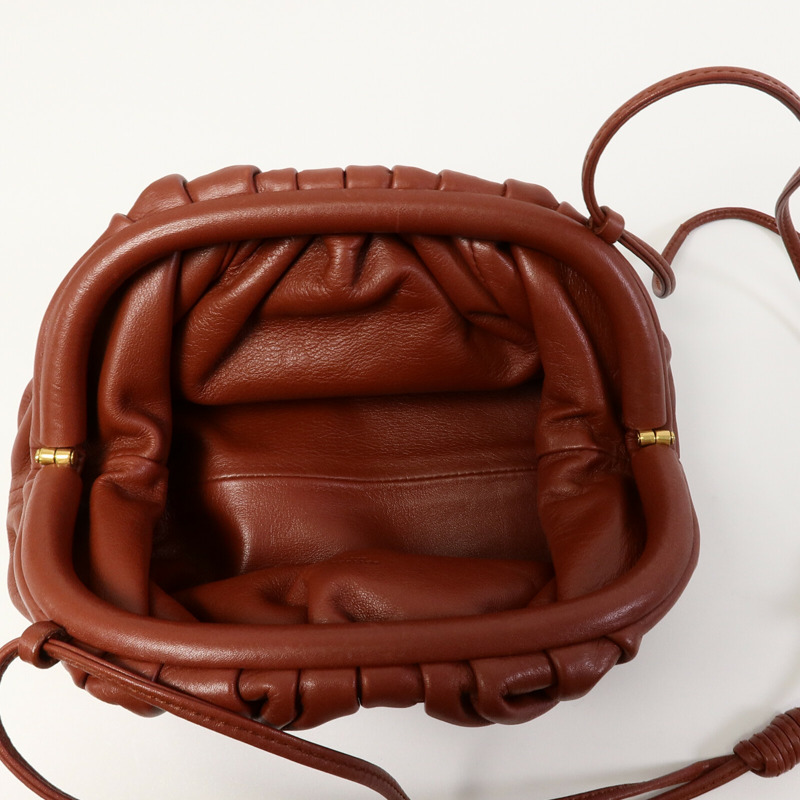 BOTTEGA VENETA 牛皮皮革The Mini Pouch肩背袋-4
