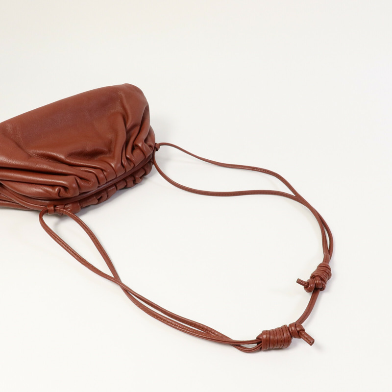 BOTTEGA VENETA 牛皮皮革The Mini Pouch肩背袋-7