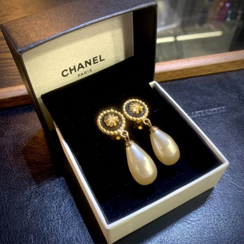 香奈兒四葉草珍珠水滴耳夾 80s Chanel Vintage Classic Gropoix Drop Clip-On Earrings