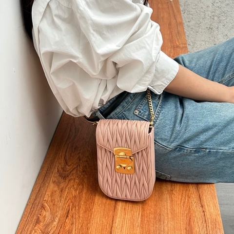 miu miu🩷粉色matelasse mini bag 手機包