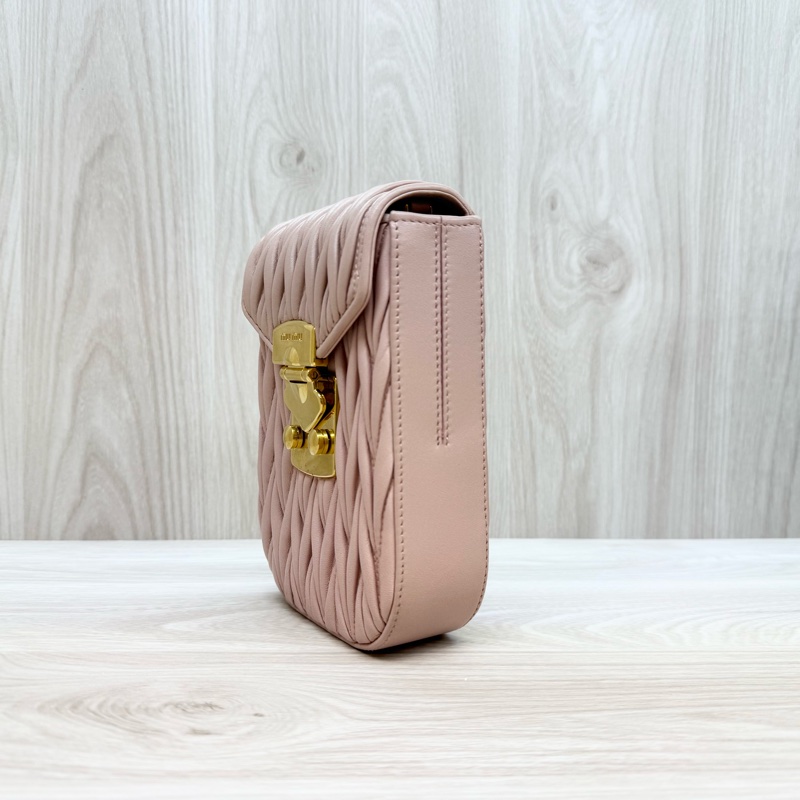 miu miu🩷粉色matelasse mini bag 手機包-3