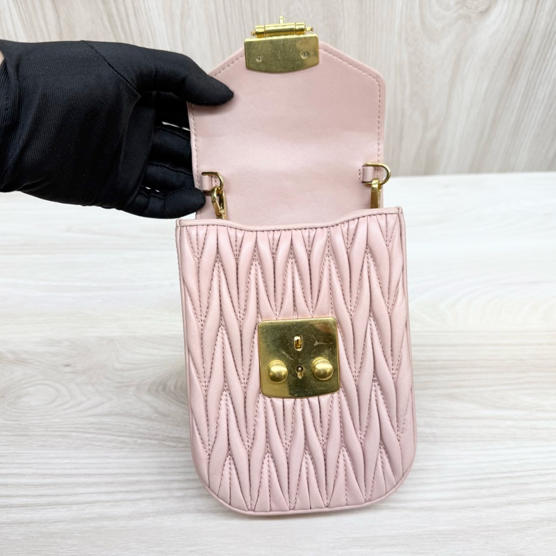 miu miu🩷粉色matelasse mini bag 手機包-7