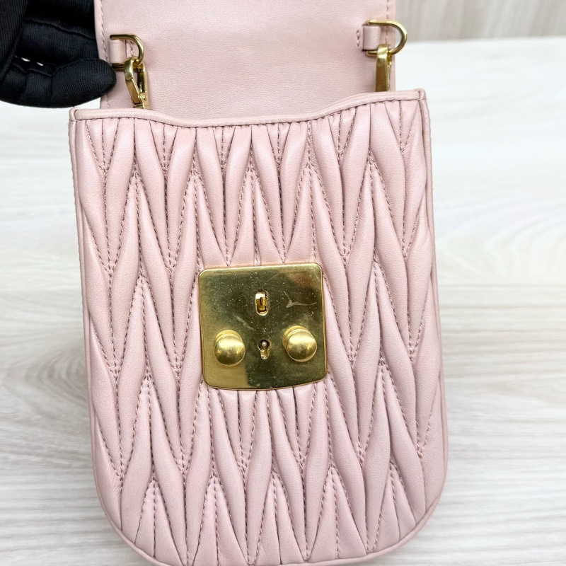 miu miu🩷粉色matelasse mini bag 手機包-13