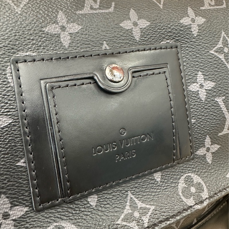 LV 黑灰原花銀釦Messenger Voyager PM下蓋插釦式斜背郵差包M40511-4