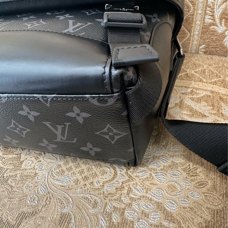 LV 黑灰原花銀釦Messenger Voyager PM下蓋插釦式斜背郵差包M40511-7
