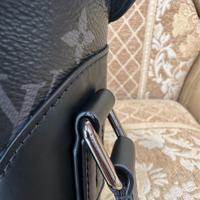 LV 黑灰原花銀釦Messenger Voyager PM下蓋插釦式斜背郵差包M40511-17