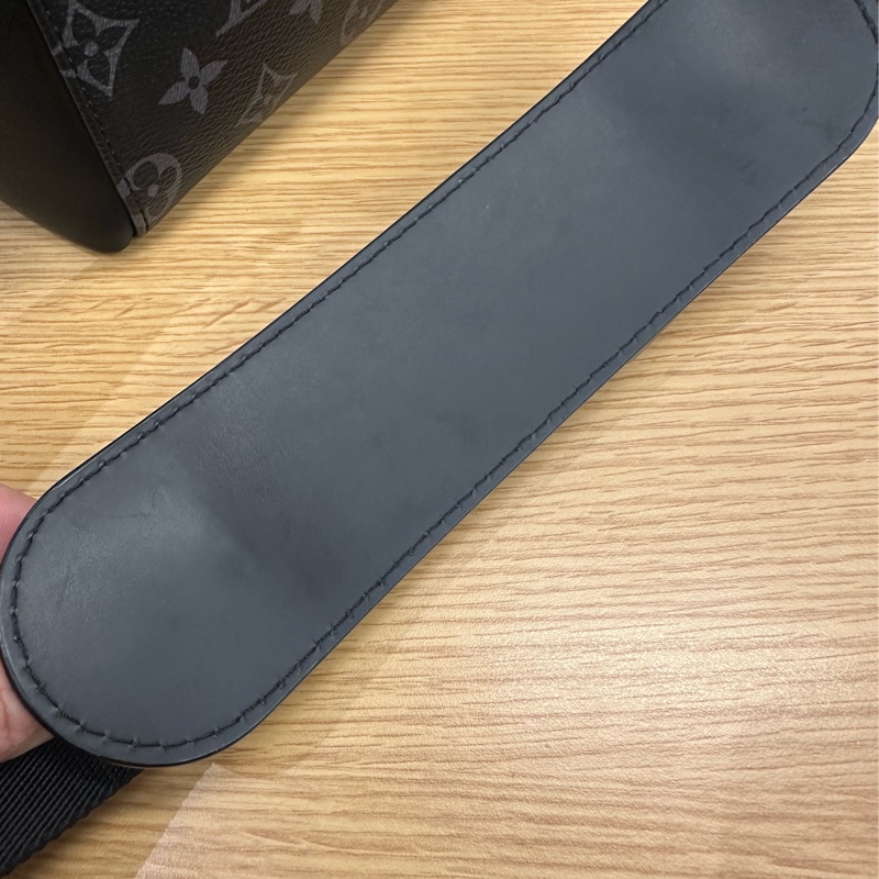 LV 黑灰原花銀釦Messenger Voyager PM下蓋插釦式斜背郵差包M40511-18