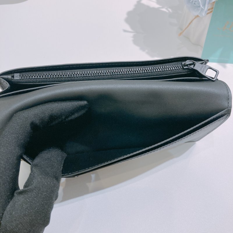 TW4862 Louis Vuitton 路易威登 全黑 長款錢包 皮革压印M69038 Brazza Wallet Monogram Shadow Leather Black-14
