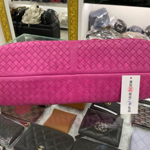 東區正精品㊣BV 桃紅色全皮編織長形吸扣手提包肩背包 RZ3526-10