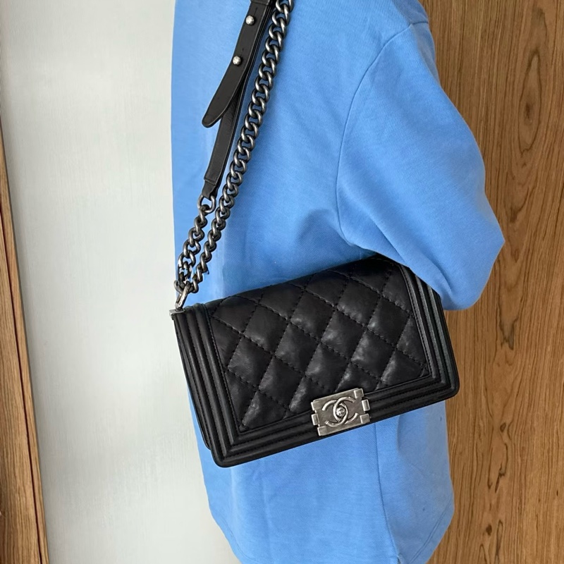 香奈兒CHANEL黑色小牛皮銀釦大菱格紋BOY25肩背包A67086 經典帥氣天菜 🖤-2
