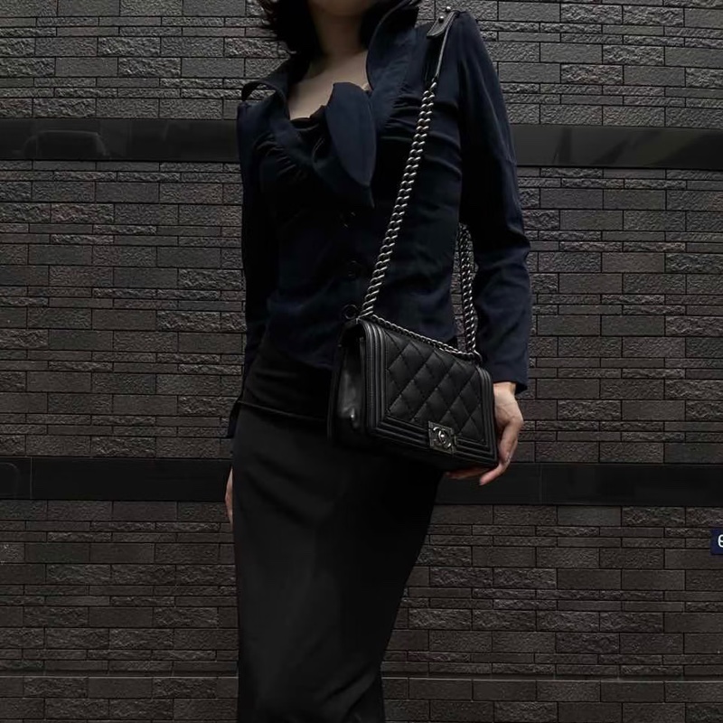 香奈兒CHANEL黑色小牛皮銀釦大菱格紋BOY25肩背包A67086 經典帥氣天菜 🖤-5