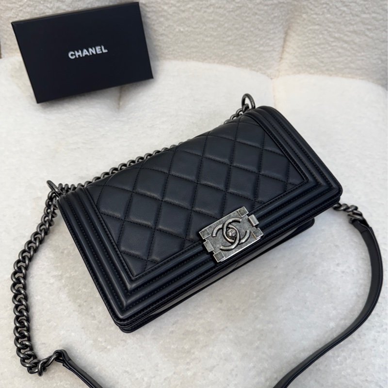 香奈兒CHANEL黑色小牛皮銀釦大菱格紋BOY25肩背包A67086 經典帥氣天菜 🖤-7