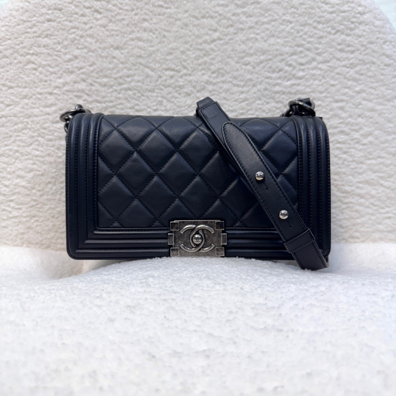 香奈兒CHANEL黑色小牛皮銀釦大菱格紋BOY25肩背包A67086 經典帥氣天菜 🖤-8