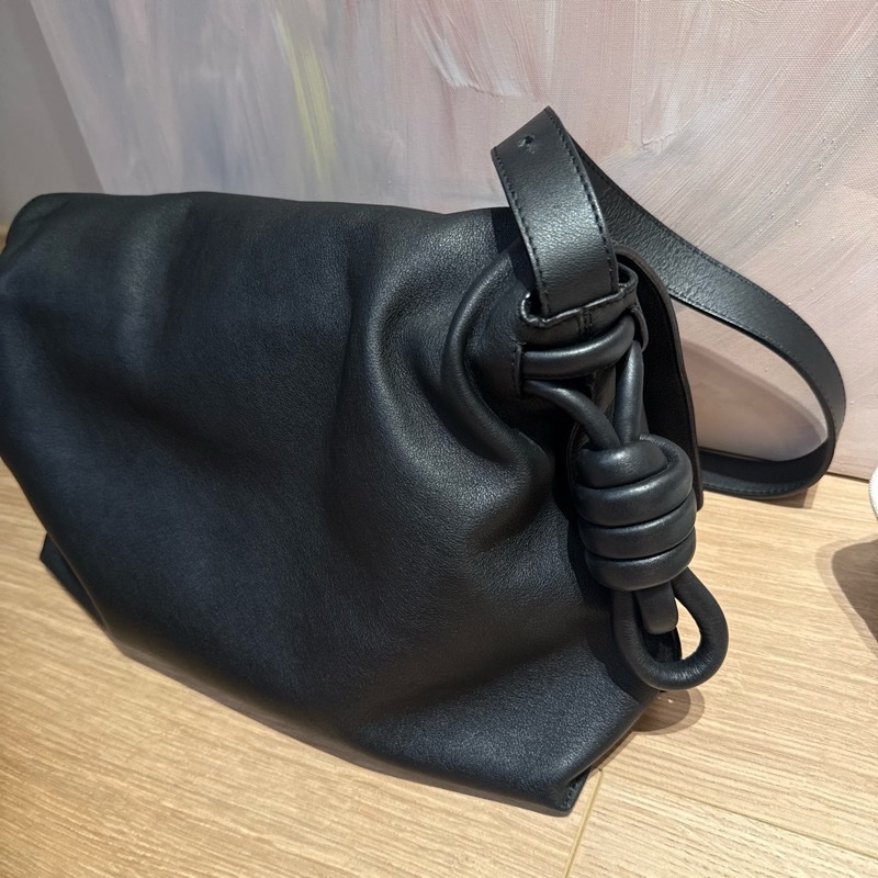 Loewe 小牛皮黑色郵差包/扭結包-4