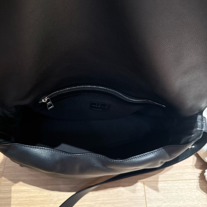 Loewe 小牛皮黑色郵差包/扭結包-8