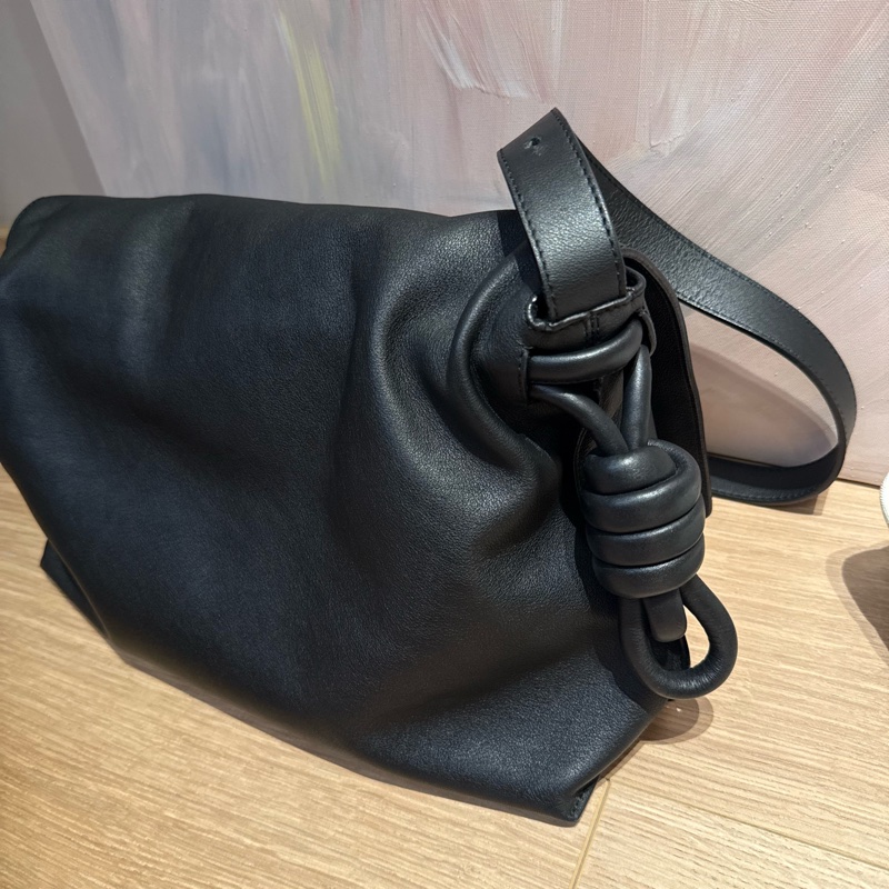 Loewe 小牛皮黑色郵差包/扭結包-12