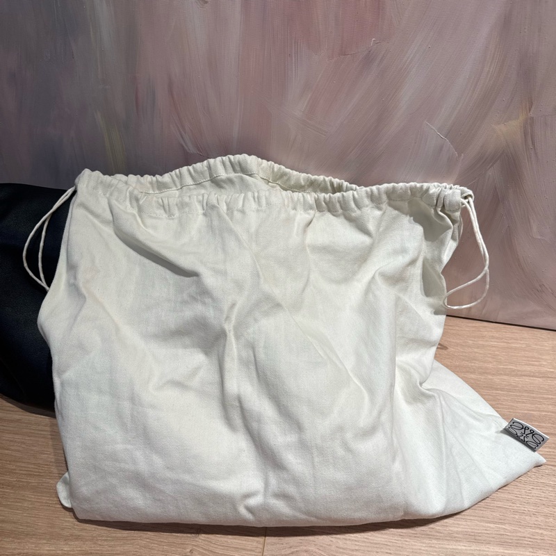 Loewe 小牛皮黑色郵差包/扭結包-13