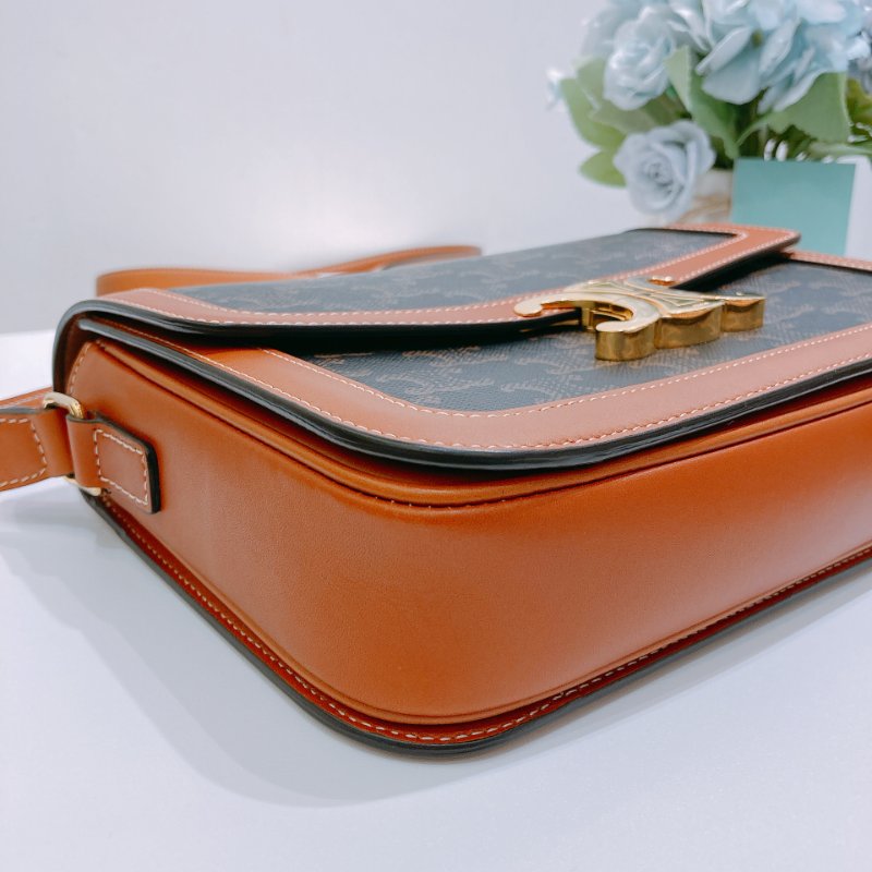 TW4868 Celine 塞琳 經典凱旋門logo 卡扣翻蓋包包 Classic Triomphe in Triomphe Canvas and Calfskin Tan x GHW-5