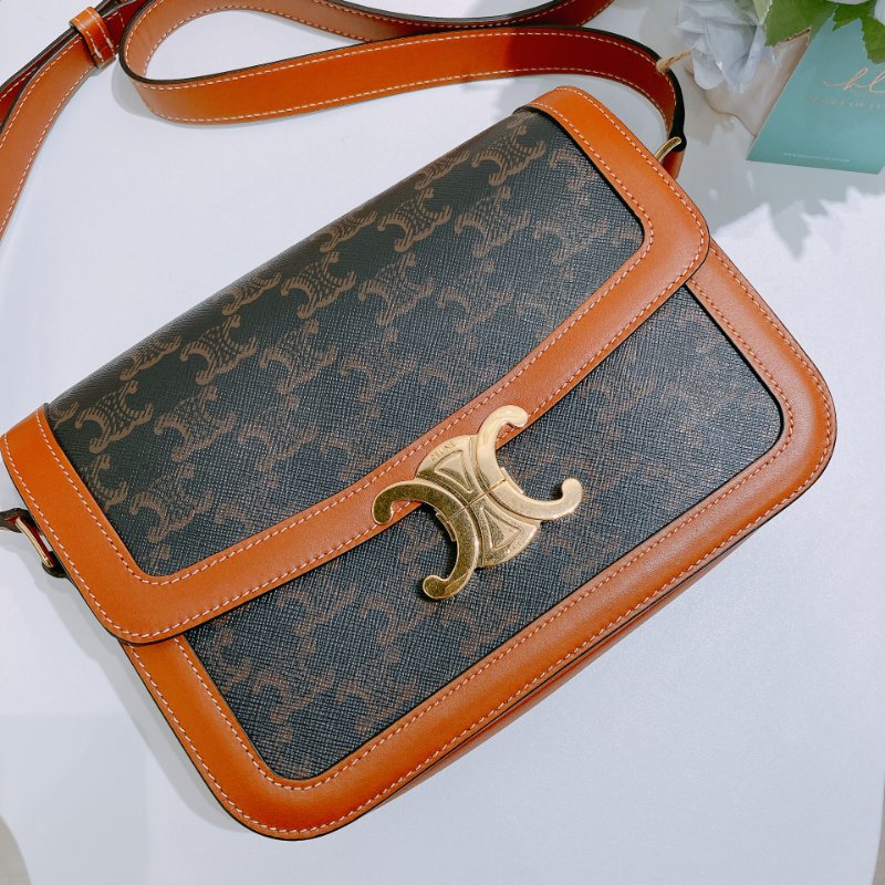 TW4868 Celine 塞琳 經典凱旋門logo 卡扣翻蓋包包 Classic Triomphe in Triomphe Canvas and Calfskin Tan x GHW-7