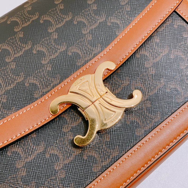 TW4868 Celine 塞琳 經典凱旋門logo 卡扣翻蓋包包 Classic Triomphe in Triomphe Canvas and Calfskin Tan x GHW-8