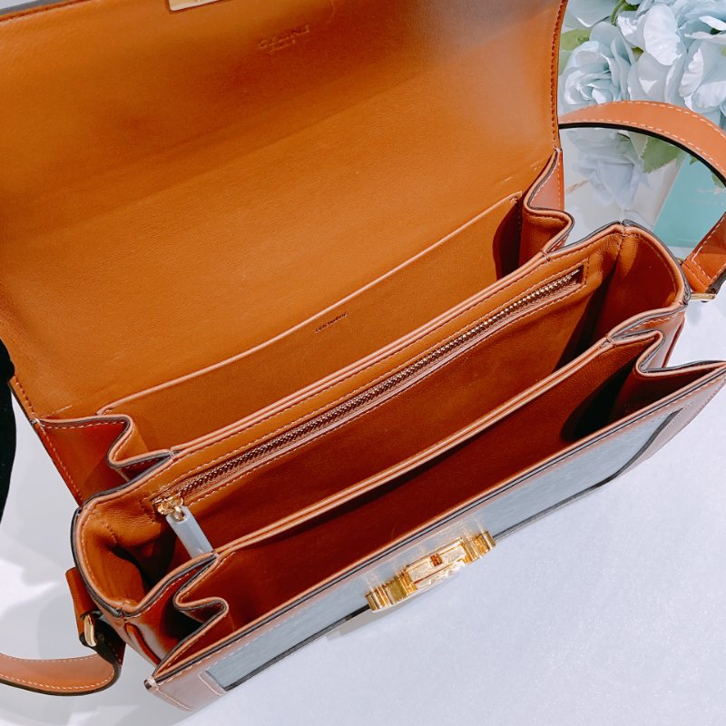 TW4868 Celine 塞琳 經典凱旋門logo 卡扣翻蓋包包 Classic Triomphe in Triomphe Canvas and Calfskin Tan x GHW-12