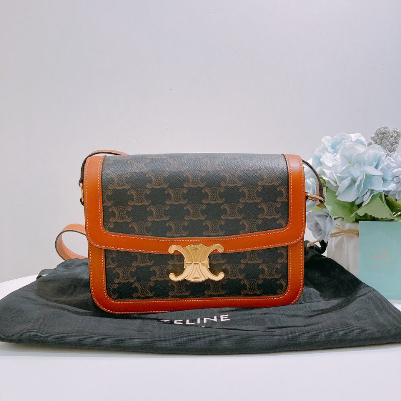TW4868 Celine 塞琳 經典凱旋門logo 卡扣翻蓋包包 Classic Triomphe in Triomphe Canvas and Calfskin Tan x GHW-18