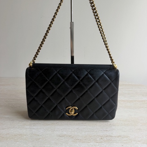 Chanel香奈兒黑金油蠟牛皮單肩包+23開 底長28cm