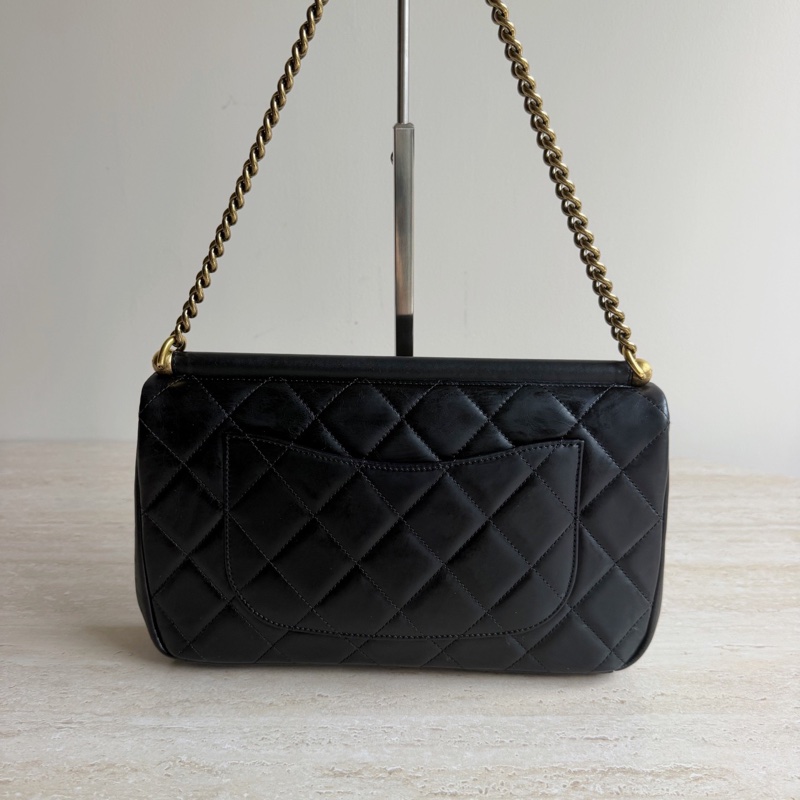 Chanel香奈兒黑金油蠟牛皮單肩包+23開 底長28cm-1