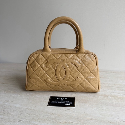 Chanel香奈兒米色小號魚子醬保齡球包 8開 有卡