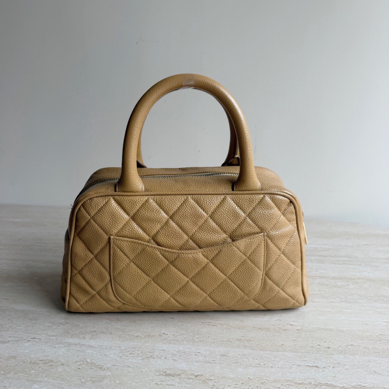 Chanel香奈兒米色小號魚子醬保齡球包 8開 有卡-1
