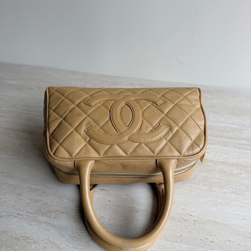 Chanel香奈兒米色小號魚子醬保齡球包 8開 有卡-4