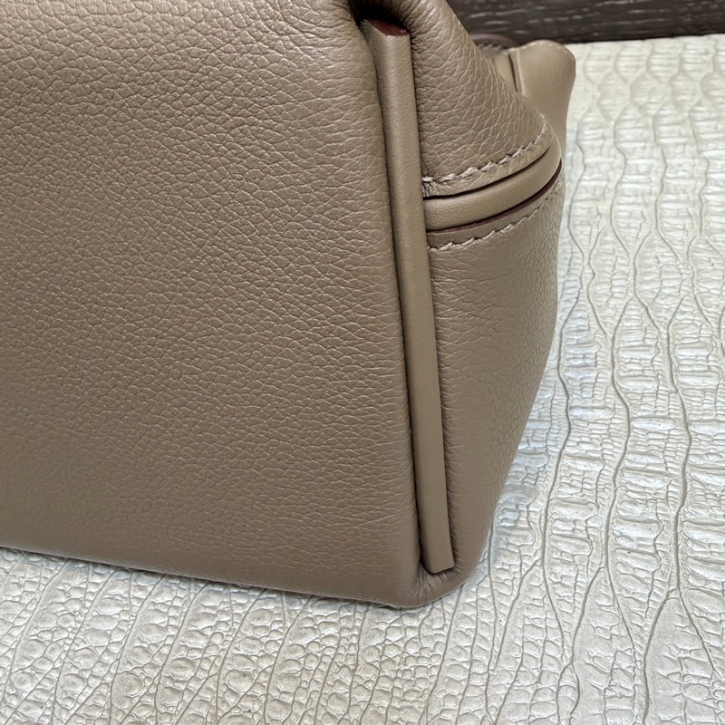 Hermes 大象灰Evercolor金釦Mini 2424-6