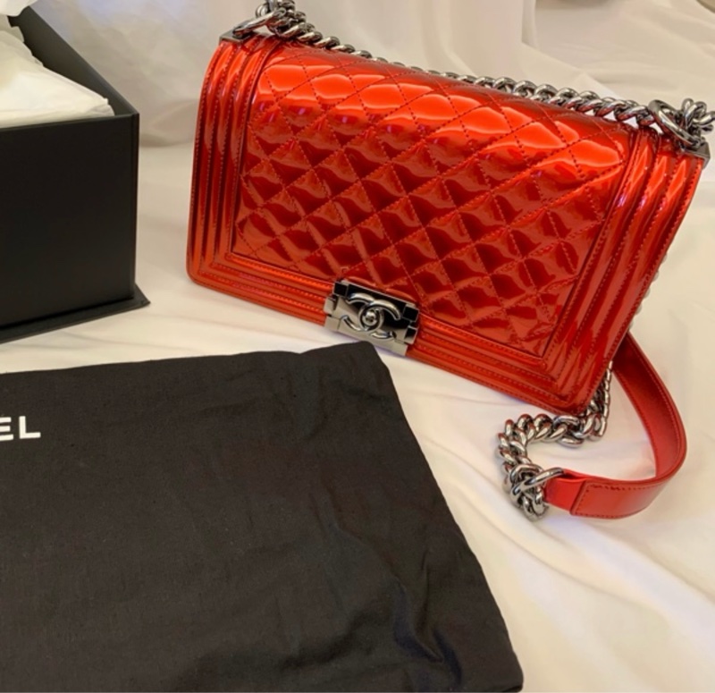 CHANEL BOY 25口蓋包 香奈兒 紅色金屬漆皮亮皮 銀鍊 釦式翻蓋 肩背包/斜背包(全新)-1