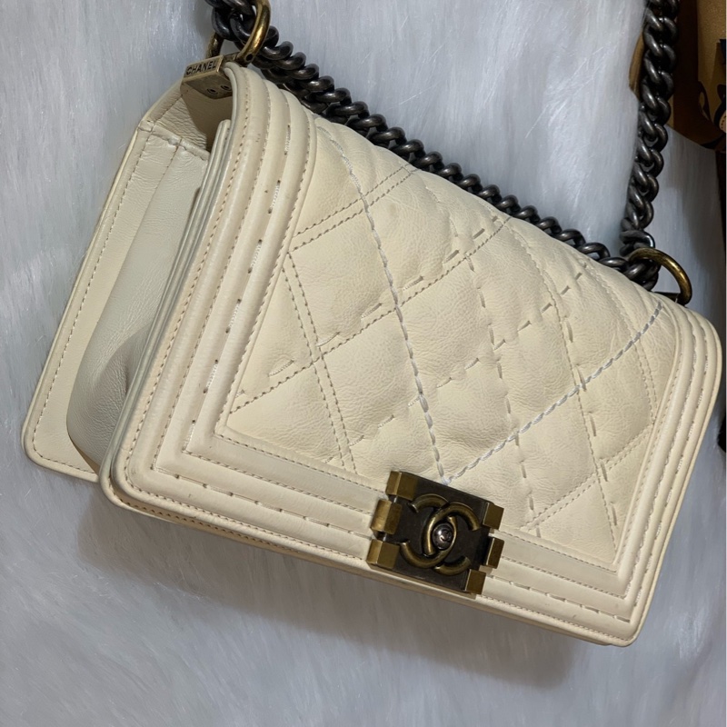 Chanel leboy中號牛皮外縫線金銀扣米白色  21開 尺寸：25*14*8cm  附件：身份卡。-3