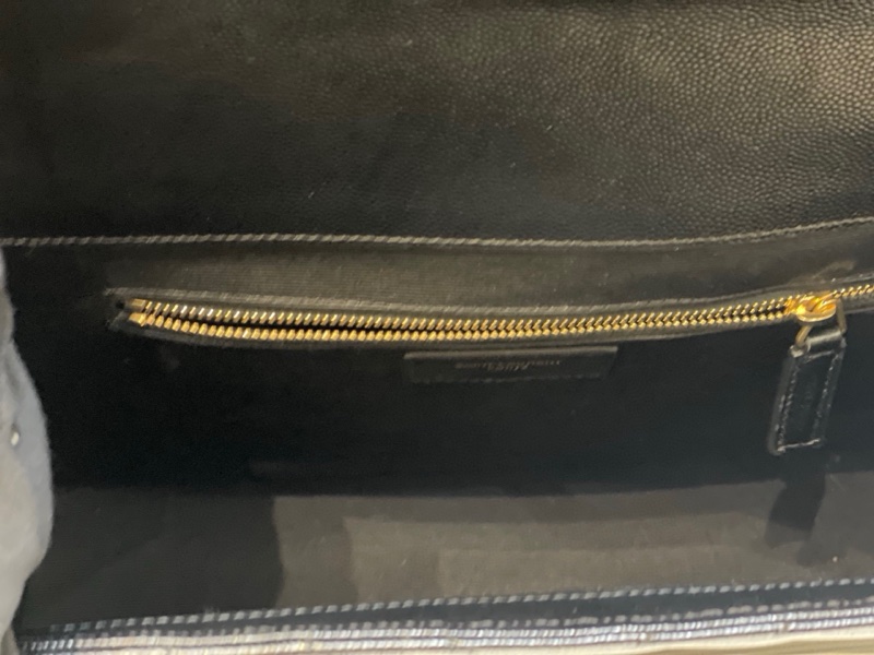 YSL 聖羅蘭荔枝皮V紋大號黑金信封郵差包 可單肩可斜挎  尺寸：31*23-5
